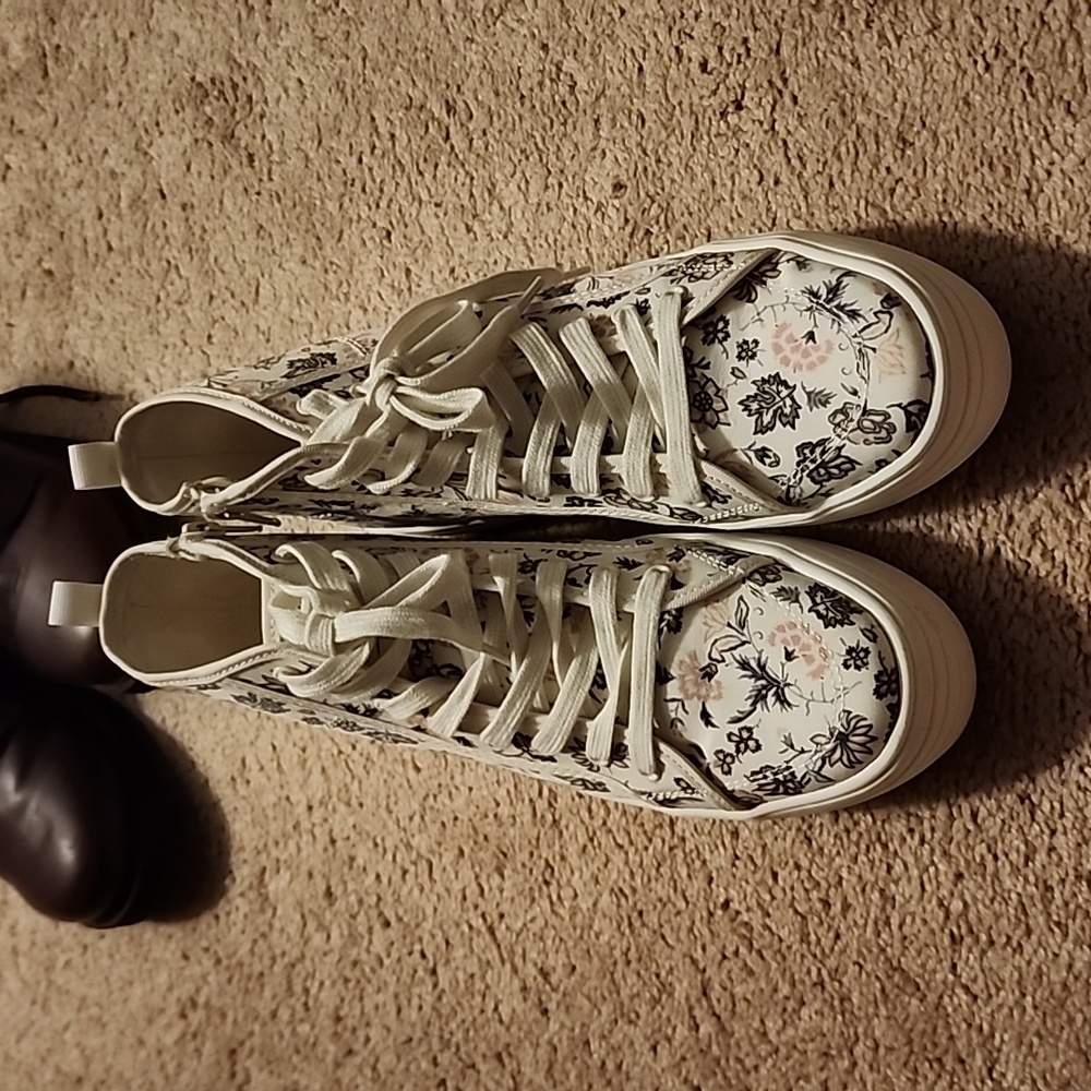 Universal Thread High Top Floral Converse sz 7.5